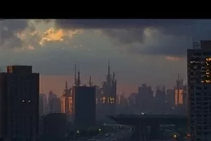 《极昼列车》封面，深夜车厢里亮着的顶灯与窗影